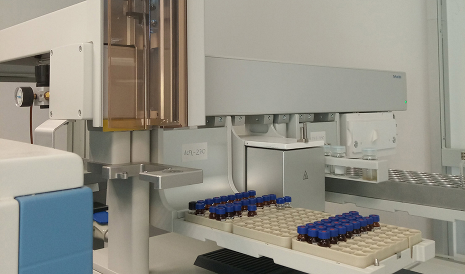 Equipos de laboratorio empleados en identificar el origen de la miel a partir del aroma.