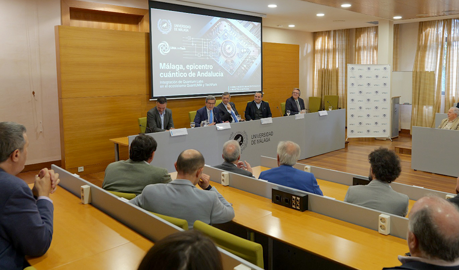 Paradela durante el acto de firma entre la Agencia Digital de Andaluc&iacute;a y Quantumlab M&aacute;laga.