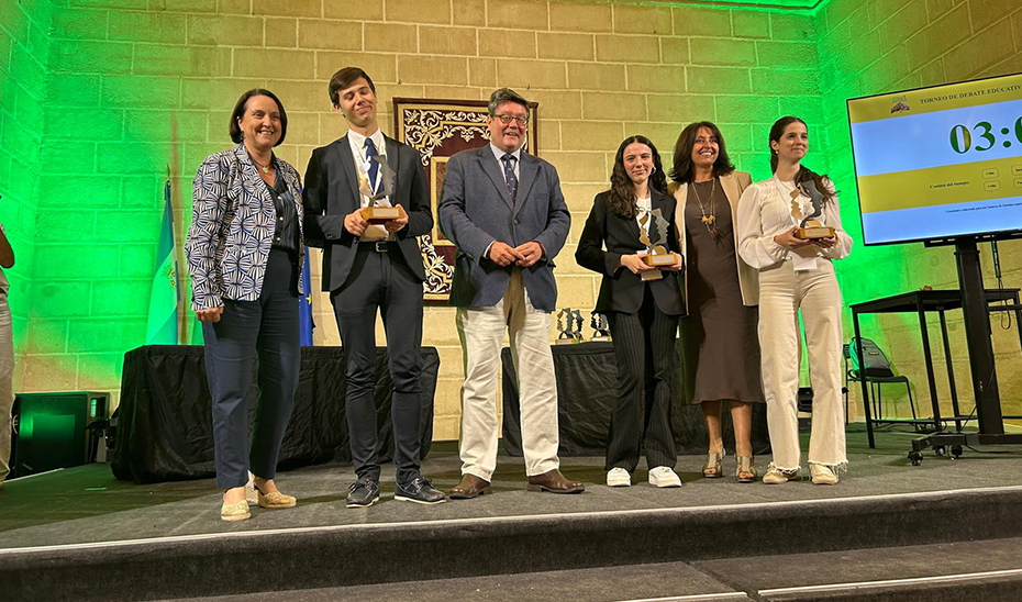 Mejor oratoria en las tres modalidades.